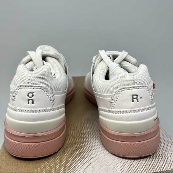 On Running The Roger Advantage Sneaker
Size 5 NEW! - Picture 4 of 7